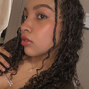 Meet your Posher, Carmella